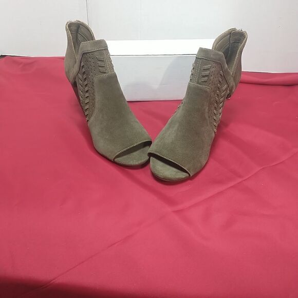 Vince Camuto Womens  SZ 10 W Heel Zip Cone Heel Ebelin  Brown Ankle Boot - Picture 12 of 12